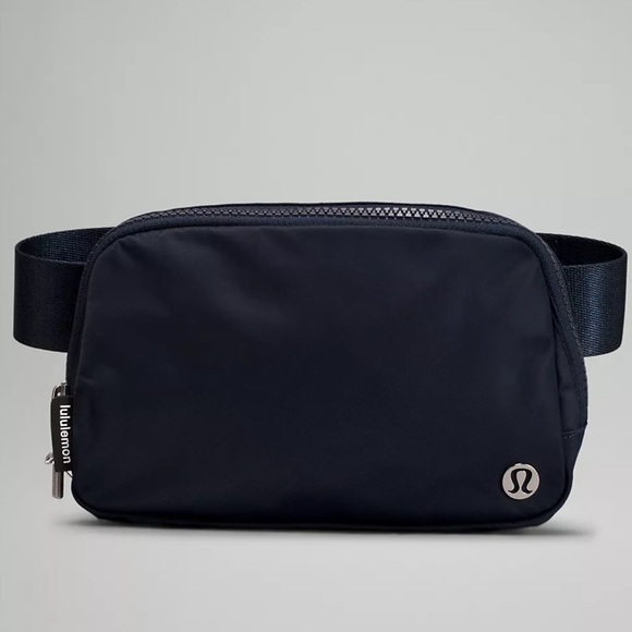 lululemon athletica Handbags - Lululemon Everything Belt Bag True Navy